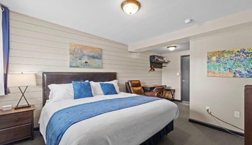 Deluxe King Suite