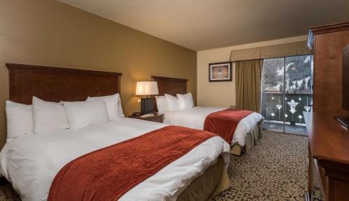 Queen Room with Mountain View - Non-Smoking