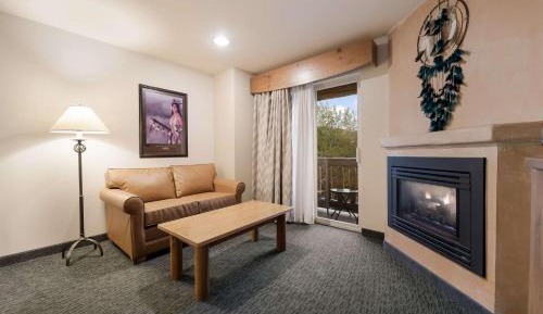 Large King Suite with Fireplace and Balcony - Non Smoking