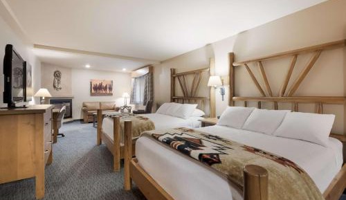 Large Queen Suite with Two Queen Beds and Fireplace - Non-Smoking