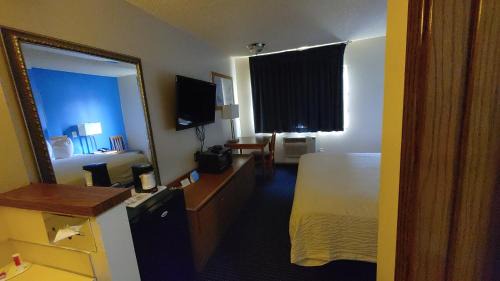 Queen Room - Pet Friendly/Non-Smoking