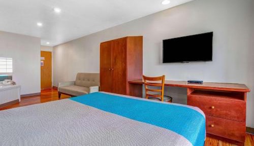 Queen Room with Spa Bath
