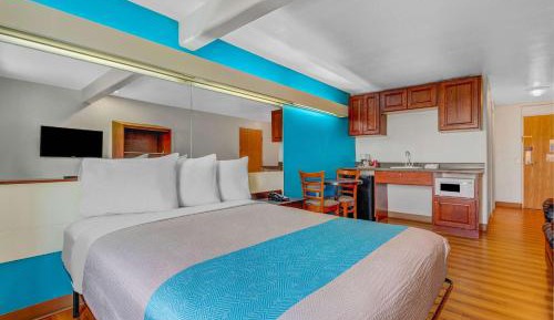 Queen Room - Disability Access - Non-Smoking