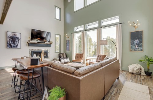 Island Park Cottage | Modern Island Park Cabin ~ 23 Mi to Yellowstone!