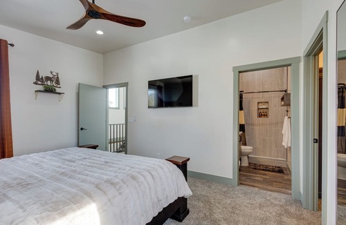 Island Park Cottage | Modern Island Park Cabin ~ 23 Mi to Yellowstone!