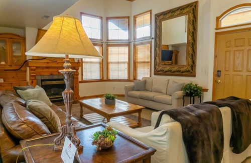 Midway House | Family Vacation~heated In/out Pool, Tubing & Ice Skating 719 3 Bedroom Townhouse by RedAwning