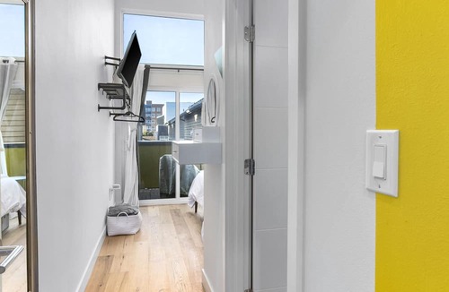 West Woodland Apartment | Modern Sustainable Design in Ballard