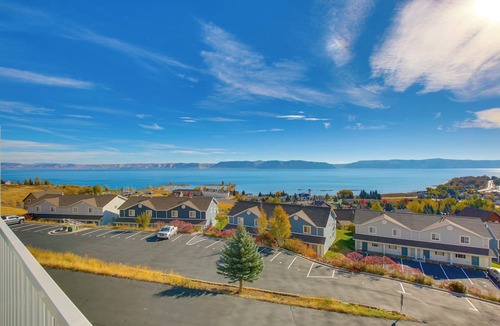 Harbor Village Apartment | Spacious Garden City Townhome w/Lake Views!