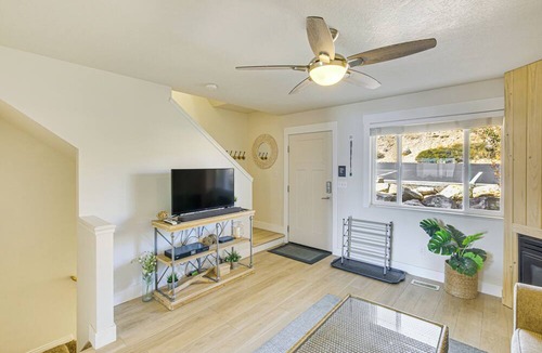 Harbor Village Apartment | Spacious Garden City Townhome w/Lake Views!