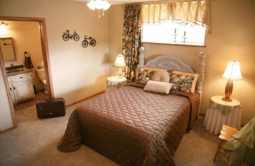 Devils Tower House | Sawin Logs Inn
