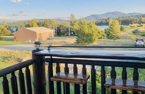 Dayton Apartment | Flathead Lake Shabby Chic w/HOT TUB!