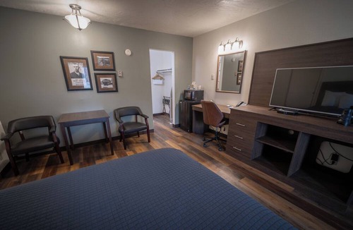Montpelier Hotel | Clover Creek Inn