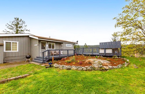 Deer Harbor Cabin | Cabin-Style Cottages w/Private Hot Tub, & View of Lagoon Deer and Harbor