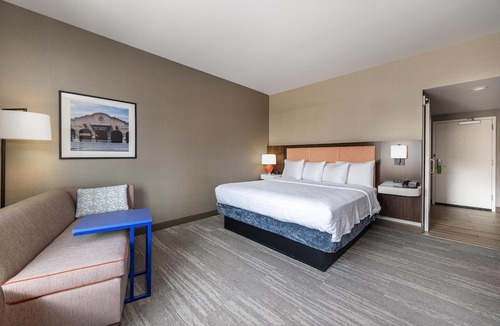 Logan Hotel | Hampton Inn & Suites Logan