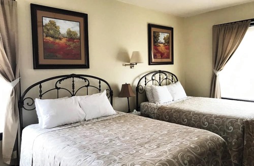 Lava Hot Springs Hotel | Riverside Hot Springs Inn & Spa - Adults Only