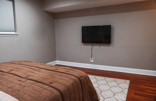 Sandy House | Remodeled 2000 Sq Ft Open Layout 3 bd 1 ba Basement Apt. ★MONTHLY DISCOUNT★