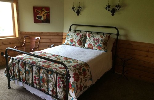 Victor Bed & Breakfast | Fin and Feather Inn