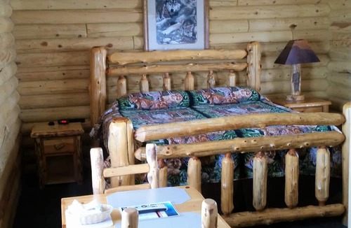 Etna Hotel | Wolf Den Log Cabin Motel and RV Park