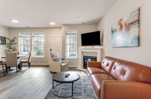 Parkland Cottage | Bright & Modern! Family Home 11 Mi to Dtwn Tacoma