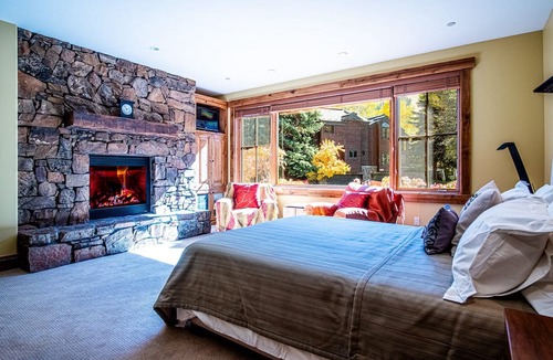 Warm Springs Condo | Lux Baldy Vista at Warm Springs Home + Hot Tub - Walk to SV Ski Lifts