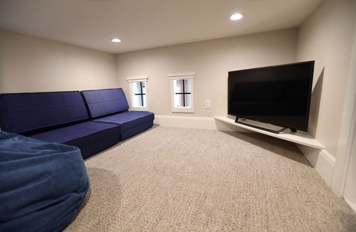 Fish Haven Apartment | Glenn Haven Luxury Large Group Getaway Sleeps 60