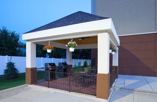 Dickinson Hotel | Candlewood Suites Dickinson ND by IHG