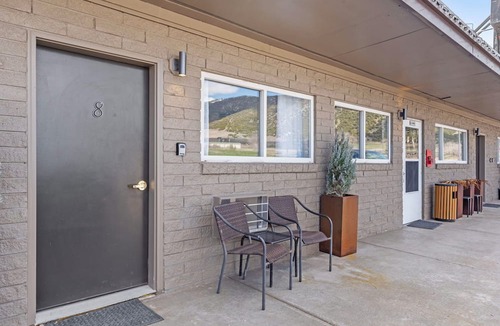 Lava Hot Springs Hotel | Lost Trail Resort