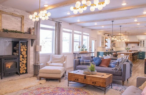 Rigby House | Spacious Country Manor