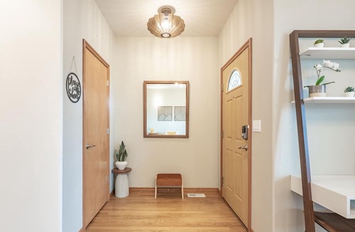 Guide Meridian House | 3BR with Game Room, near Seattle & Vancouver