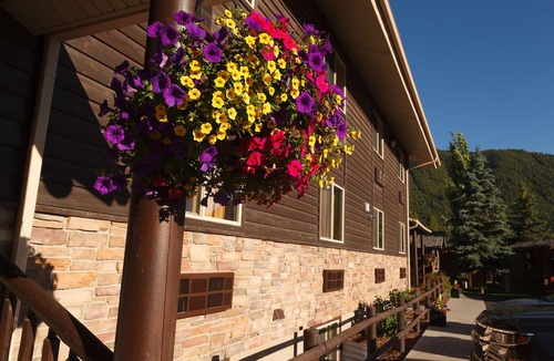 Jackson Hotel | Elk Country Inn