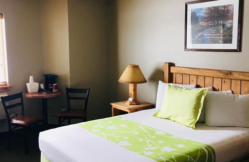 Donnelly Hotel | Boulder Creek Inn