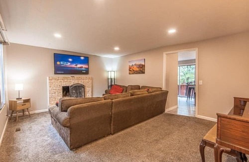 Sandy Apartment | 1507 Mulberry