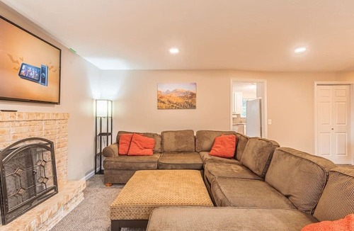 Sandy Apartment | 1507 Mulberry