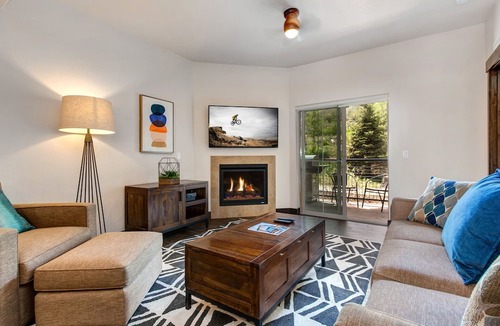 Bear Hollow Village Condo | Gym | Hot Tub & Seasonal Outdoor Pool | Bike Trail | Parking Garage