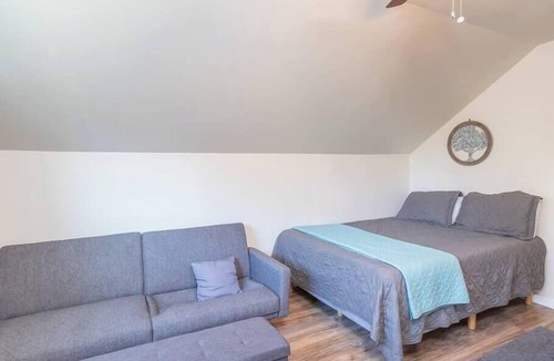 East End Apartment | Private Loft with trail access to Boise Foothills - Pets Welcome!