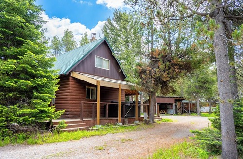 Island Park Cabin | Authentic Cozy Island Park Family Cabin w/Hot Tub and near Yellowstone