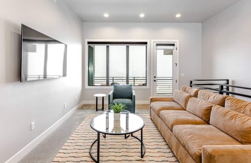 Hideout House | Deer Valley East Ski Home | 10 Mins to Gondola | Private Hot Tub | Fireplace