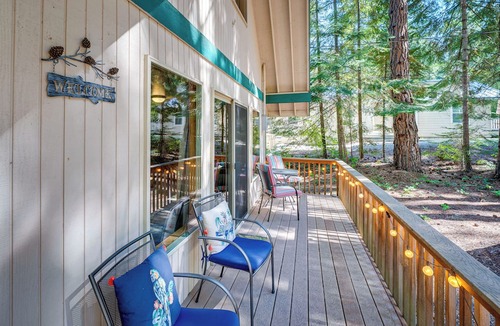 Leavenworth Cabin | Peaceful Leavenworth Cabin with Deck & Fire Pit!