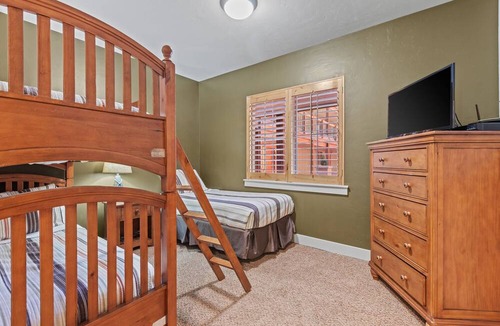Bear Hollow Village Condo | Moose Mgmt at Bear Hollow 4201 Hot Tub-Shuttle-Deck & Grill-High Speed WiFi-Pool