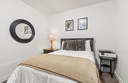 Bear Hollow Village Condo | Moose Mgmt at Bear Hollow 1304: King bed-Top Floor-Office Space-Gym-Dogs Welcome