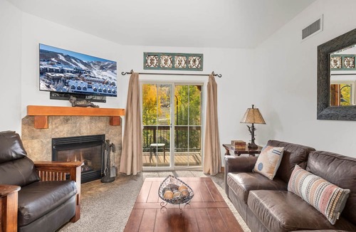 Bear Hollow Village Condo | Moose Mgmt at Bear Hollow 1304: King bed-Top Floor-Office Space-Gym-Dogs Welcome