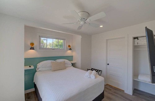 Ocean Park House | 1Nt. Ok, Walk to Beach and Town, Romantic, Firepit, BBQ (Bungalow2)