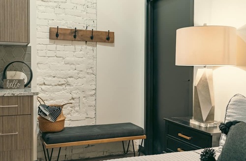 Logan Apartment | Above Starbucks in Downtown Logan ~ Fast Wifi ~ Free Netflix