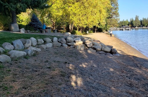 Post Falls House | Experience Your Comfy Home Base Getaway - NEW TESLA/EV CHARGER. 5-6 star