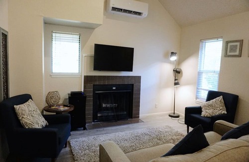 Central City Apartment | Two Bedroom Loft*Great Location*Award Winning Beds