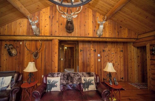 Darby Cabin | Coal Creek Mountain Lodge PREMIER mountain lodge with beautiful scenic views!