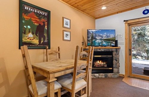 Fall River Estates Condo | Tucked-Away River Escape Private Hot Tub