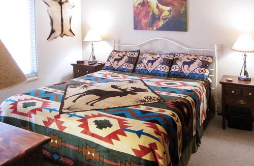 Horse Butte Condo | Buffalo Roam Condo * Comforts of Home for 6 * Minutes from Yellowstone
