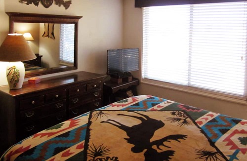 Horse Butte Condo | Buffalo Roam Condo * Comforts of Home for 6 * Minutes from Yellowstone