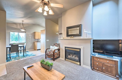 Anacortes Apartment | Apartment w/Patio & Grill Access ~ 1/2 Mi to Bay!
